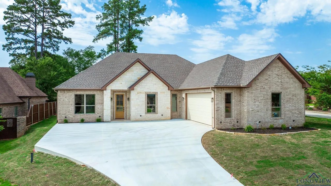 2103 Bandera Tr